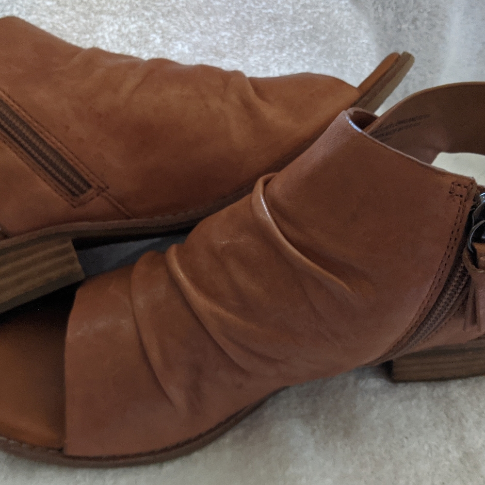 Sofft Naoma Casual Sandal, Open Toe, Stacked Low Heel